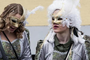 cavalcade01